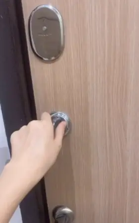 Bath, chill mood and creamy pussy 🕯🛁🧼