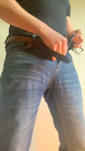 25, Easy access… do you like? (DMs 18+ only)