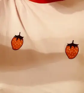 lets have a look what is under these strawberries...