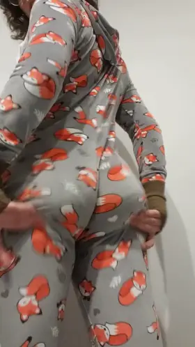 you like my onesie? :3💞💞