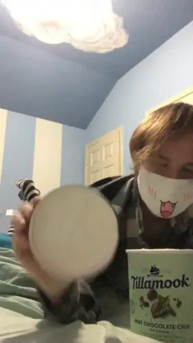 I can’t have any icecream with my mask on, you want some (˵◕ ɛ ◕˵✿)?