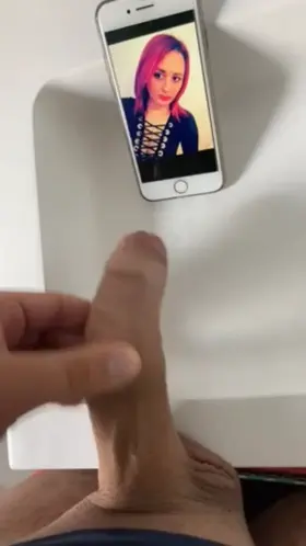 Horny bud blasting my cousins pretty face. Kik me at lovetributes666 if you want to cover her too.