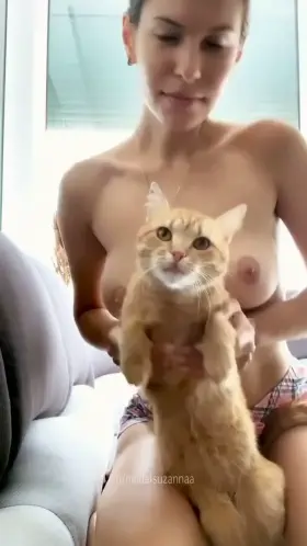They say that on Reddit they love two things the most: they are boobs and cats) 😻 Well, let's check it out!😉😜