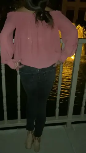 Enjoying the romantic view. ⛲️🍑