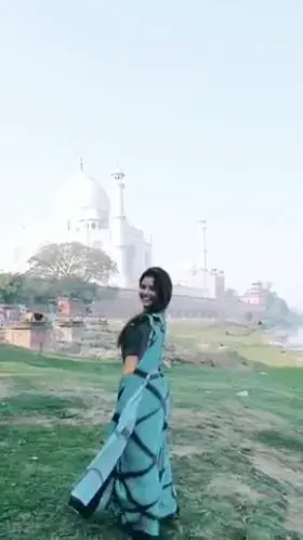 2 wonders of the world in same frame ♥️