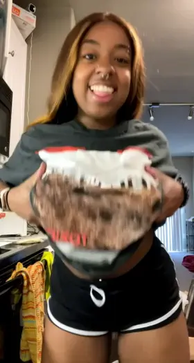 I get so horny knowing hundreds of men will jerk off to me