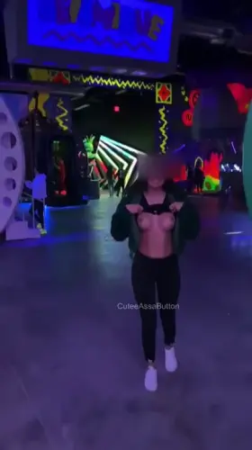 Always be alert, you never know when your local Reddit girl is out having fun in public. [f]