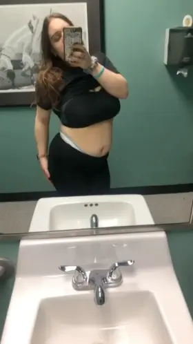 Serving up sweets 💁‍♀️🍬💜 [gif]