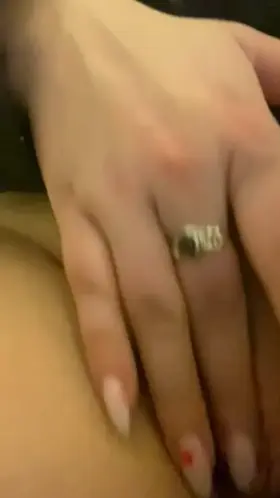 Playing with my pussy in work today 💦 (f)