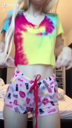 I just love showing my naked body on Reddit