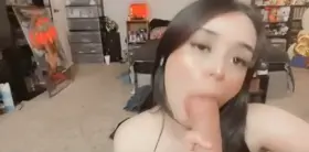 i look so pretty sucking dick 🖤
