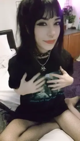 I'm a shy little goth who wants to be fucked in the ass