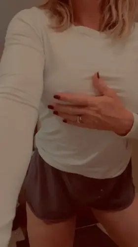 (F)Titty drop to start the weekend (44)