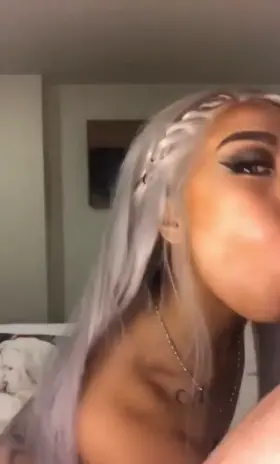 Bimbo Giving Great Head