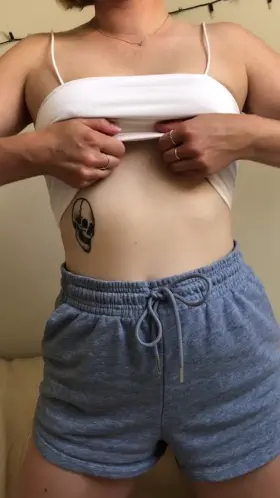 i've been feeling so lonely :( anyone wanna chat? xo [OC]