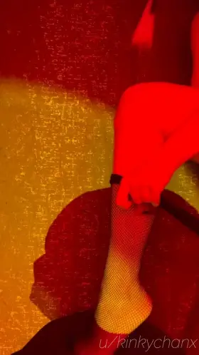 Just look at my feet, hun. Isn't it hypnotic?