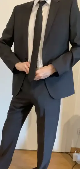 getting ordered into my office doesn't sound so bad anymore does it😏