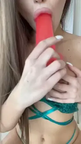 I wanna do it with your cock 👅💦