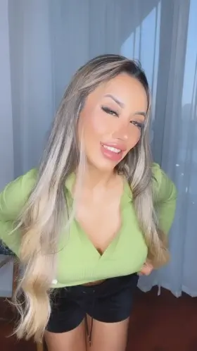 Just out here being a tease [video]