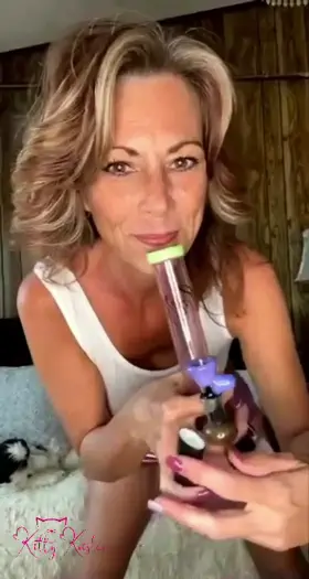 The original Pothead Milf - KittyKristen420