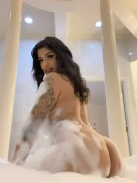 Would you splash on this ass? 🥺💦 [F]