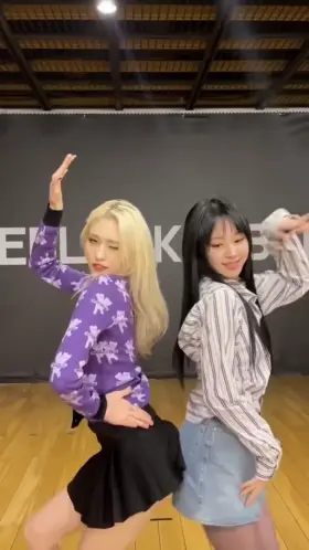 Twice Chaeyoung with Somi