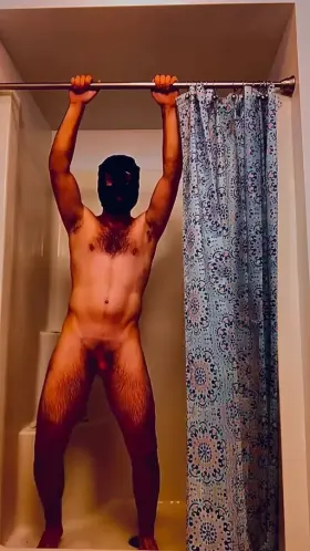 Looking for a cougar to hop in the shower with me ;)