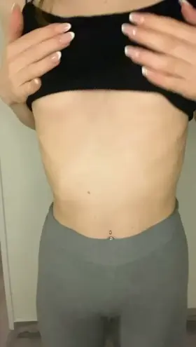 I'm 5'2, hope that's not too tiny for you!😉