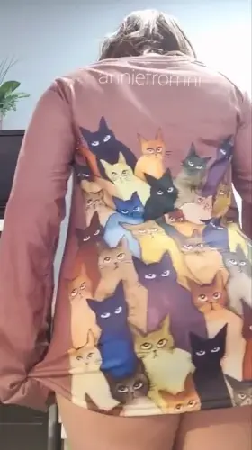 How about a nice booty reveal to get you through the work day! [F]