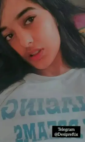 [f] Desi Beautiful Punjabi Girl😍Show's Her Boobs & Does Fingerings 