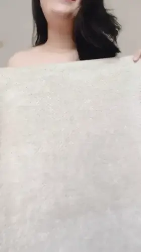 You can kind of see how fat my pussy id from behind 🫢