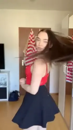 In love with this outfit, it's easy to lift up in public :P