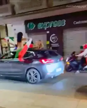 She thanks the italian team topless and in thong in the street for their Euro 2021 victory [00:21]