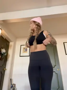 You’ve heard of the naked neighbor.. I’m the naked common area neighbor 🙊