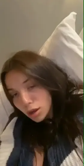 20[F] Hit the up arrow for a surprise in your DMs! I am one of the girls that actually sends [Snp: Fraylayah ]