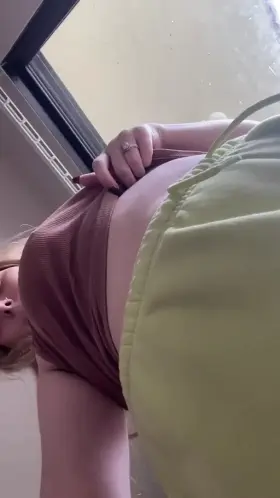 I’m just a mom who likes flashing her tits online