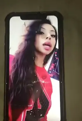 anyone wanna get vocal and cum tribute Sophia later? (not taking requests)