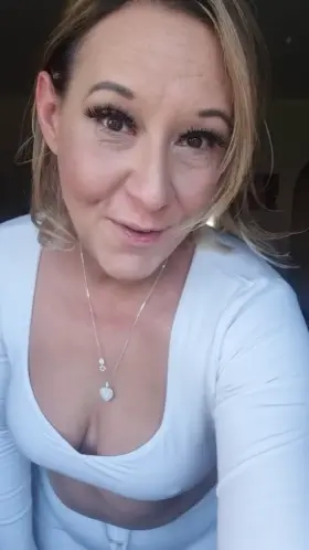 Bored wife 38yrs - needs a naughty playmate