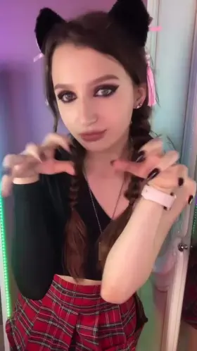 Gonna scratch your pretty face