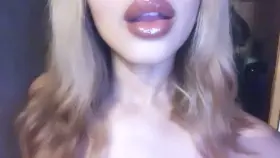 Your favorite college freshman girl on Reddit 🙃 [18F]