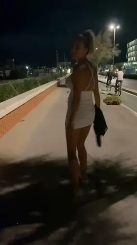 [F] A walk with free Show !!!