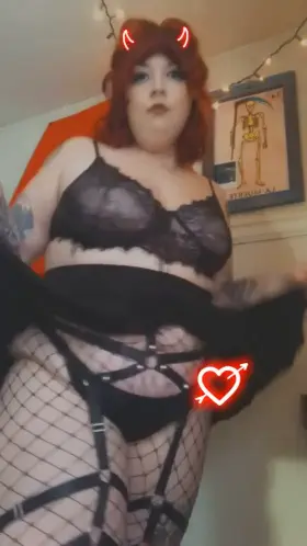 Big titty goth gf reporting for duty 😈