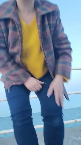 They call me mellow yellow (reveal)