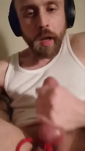 Love being watched by women while I suck my own dick until I cum in my mouth