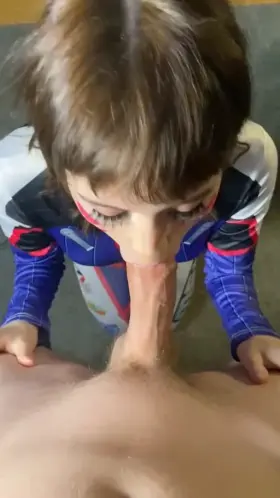 I got a big load dumped onto my face in my d.va cosplay🥰(19f OC)