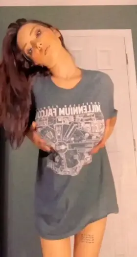 I demand that somone makes me cum