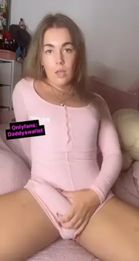 what do u think of my girl bulge?