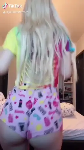 Would you breed an ex cheerleader? ♥️😇