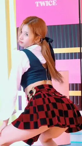 [Discord] Hmu if you're into kpop and actually know the girls. (Big plus if you're BI)