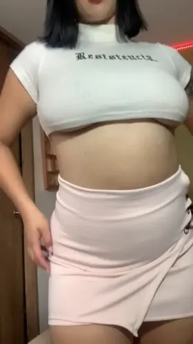 Undress me slowly babe, check my profile to see more 😇